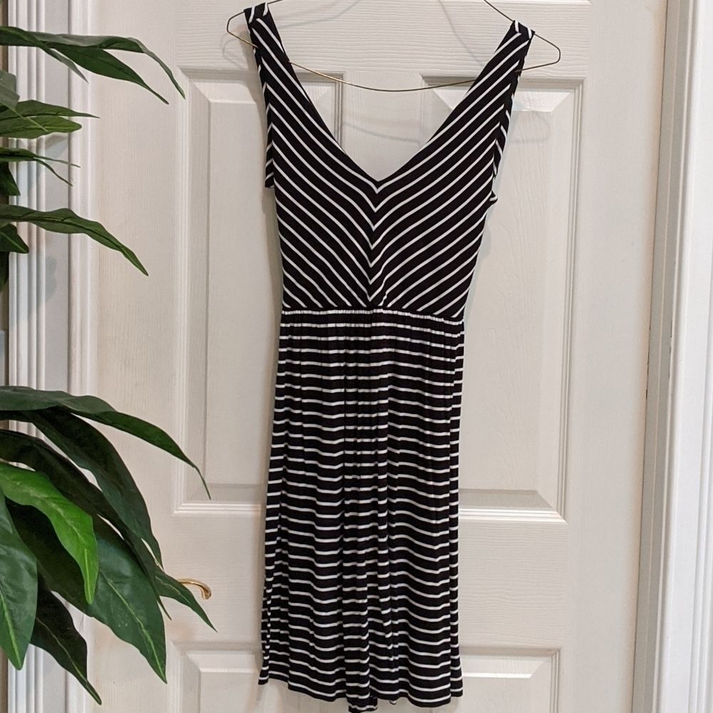 Ann Taylor Loft Striped V-Neck Midi Dress Size XS - Picture 3 of 8